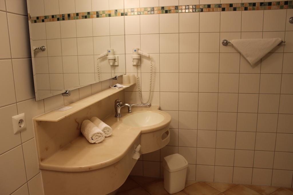Genussgasthof & Hotel Beim Krutzler Heiligenbrunn Værelse billede